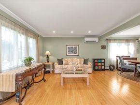 338 W Henrietta Avenue, Oceanside NY 11572
