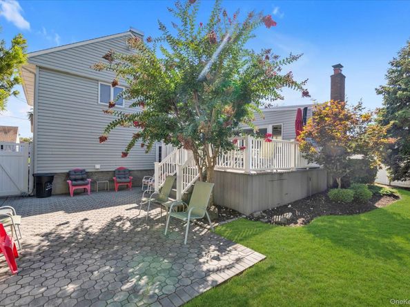 338 W Henrietta Avenue, Oceanside NY 11572