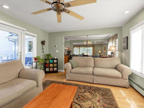 338 W Henrietta Avenue, Oceanside NY 11572