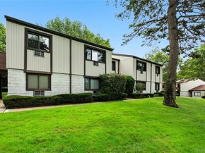 57 Richmond Boulevard 2B, Ronkonkoma NY 11779