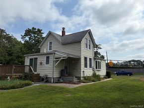184 Mount Vernon Ave., Medford NY 11763