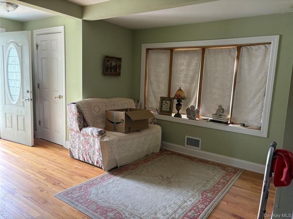 184 Mount Vernon Ave., Medford NY 11763