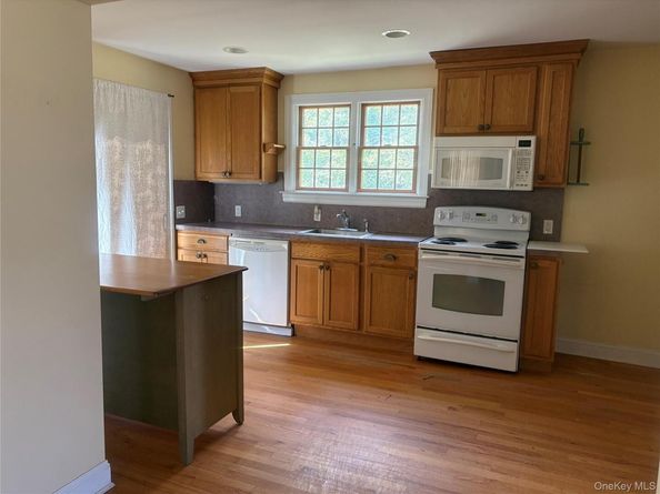 184 Mount Vernon Ave., Medford NY 11763