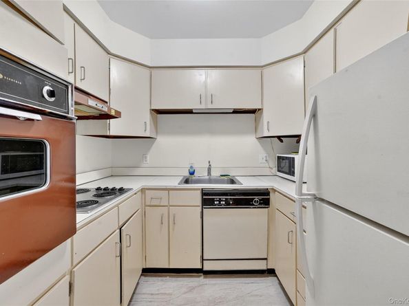 15 Essex Place 15K, Yorktown Heights NY 10598