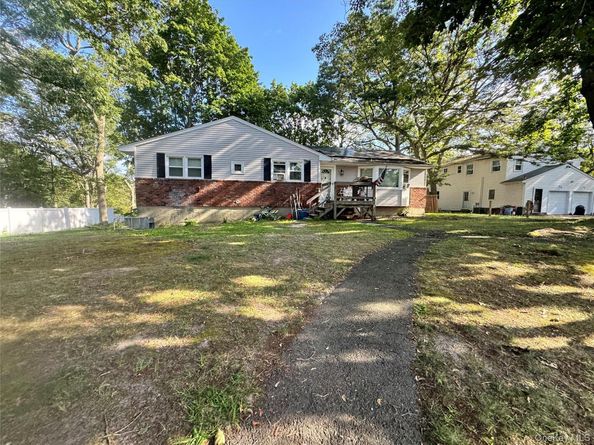 3 Somerset Court, East Setauket NY 11733
