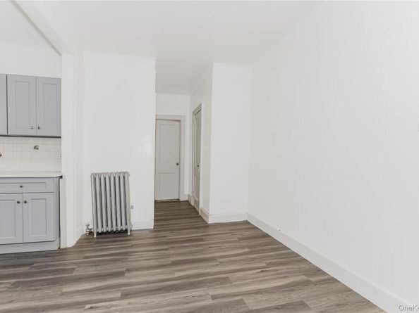 923 E 219 Street, Bronx NY 10469