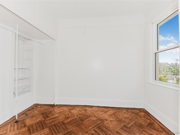 923 E 219 Street, Bronx NY 10469