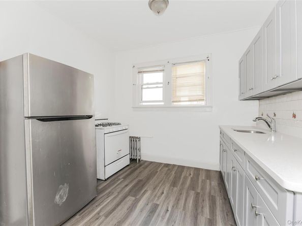 923 E 219 Street, Bronx NY 10469