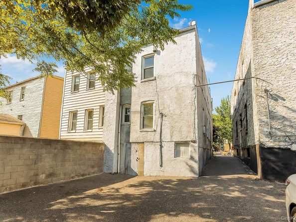 923 E 219 Street, Bronx NY 10469