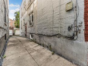 923 E 219 Street, Bronx NY 10469