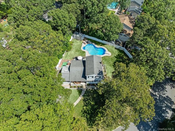 20 Wren Drive, Hauppauge NY 11788