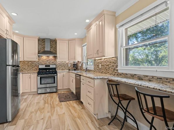 20 Wren Drive, Hauppauge NY 11788