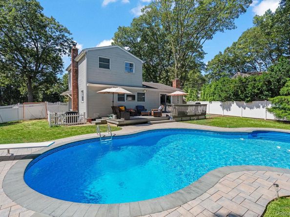20 Wren Drive, Hauppauge NY 11788