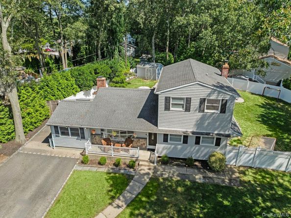 20 Wren Drive, Hauppauge NY 11788