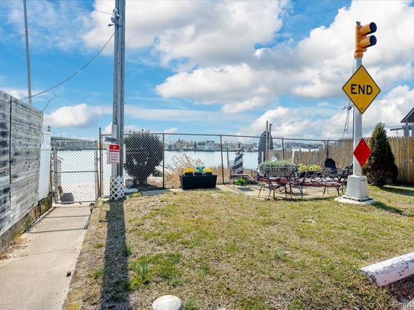 214 Beach 3rd Street, Far Rockaway NY 11691