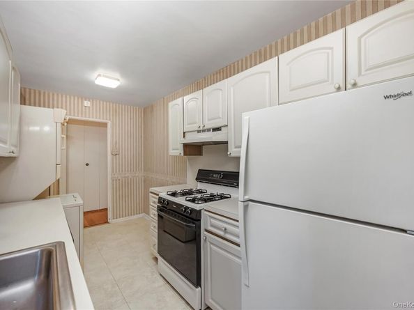 211-10 18th Avenue 4G, Bayside NY 11360