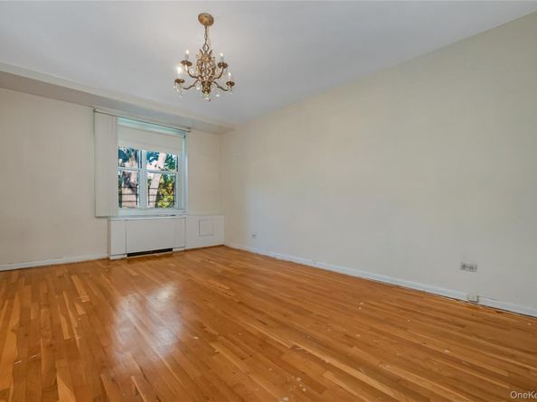 211-10 18th Avenue 4G, Bayside NY 11360