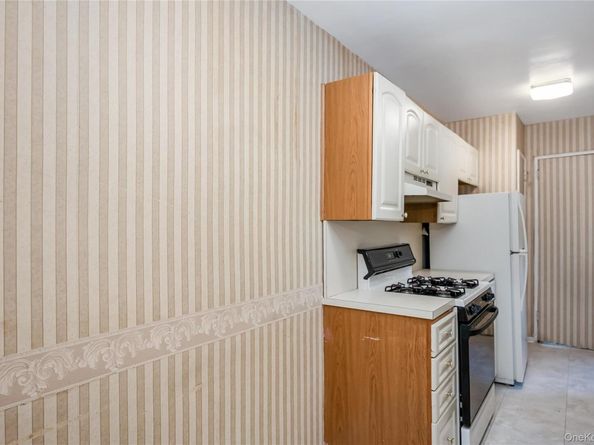 211-10 18th Avenue 4G, Bayside NY 11360