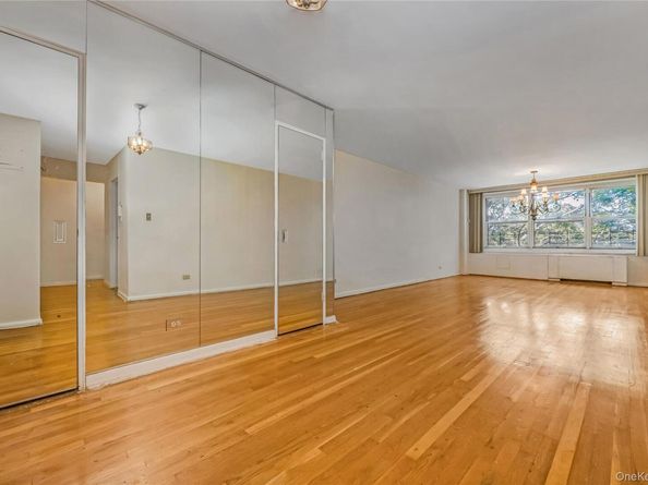 211-10 18th Avenue 4G, Bayside NY 11360