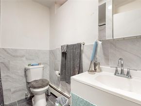 82 Moquette Row N, Yonkers NY 10703