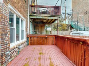 82 Moquette Row N, Yonkers NY 10703