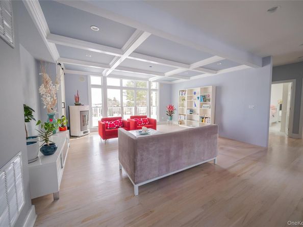 14 S Country Road, Westhampton NY 11977