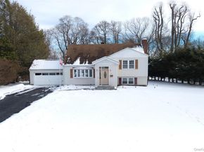 41 Foxhill Road, Valhalla NY 10595