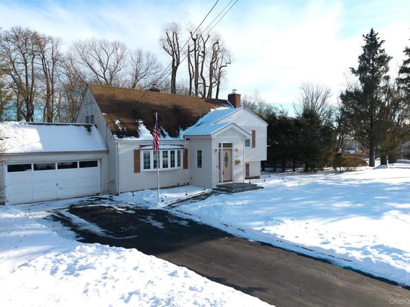 41 Foxhill Road, Valhalla NY 10595