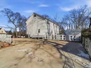 56 Park Lane, Medford NY 11763