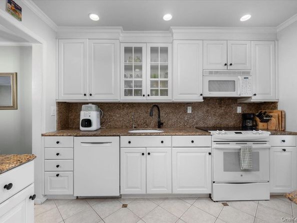 37 Greenway Lane, Rye Brook NY 10573