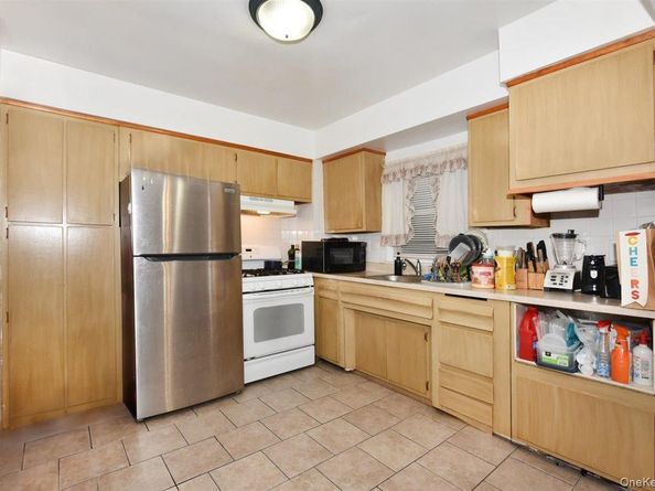 166-30 Gothic Drive, Jamaica Hills NY 11432