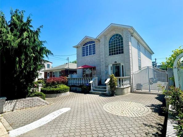15823 92nd Street, Howard Beach NY 11414
