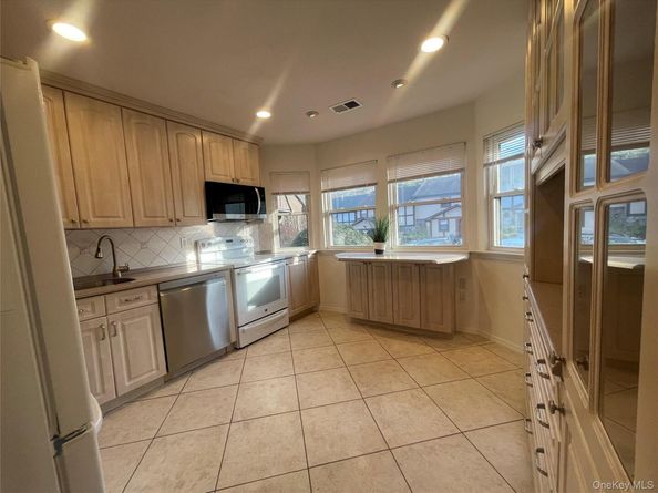 7 Village Lane, Woodbury NY 11797