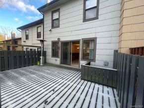 7 Village Lane, Woodbury NY 11797