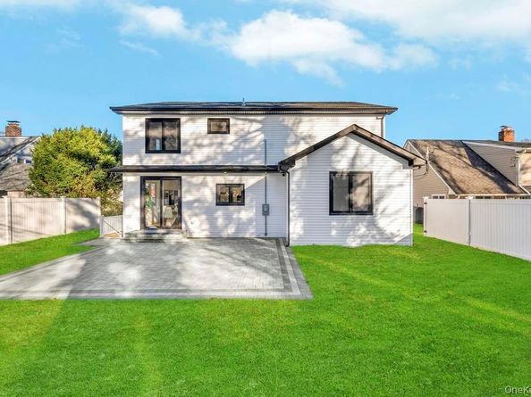 126 Rim Lane, Hicksville NY 11801