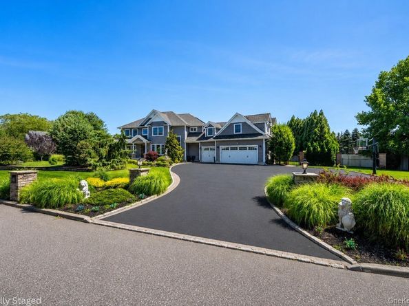 30 Hampton Drive, Center Moriches NY 11934