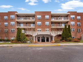 10 Ipswich Avenue 4M, Great Neck NY 11021