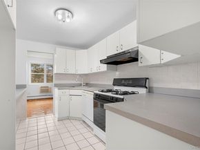 10 Ipswich Avenue 4M, Great Neck NY 11021