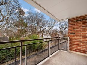 10 Ipswich Avenue 4M, Great Neck NY 11021