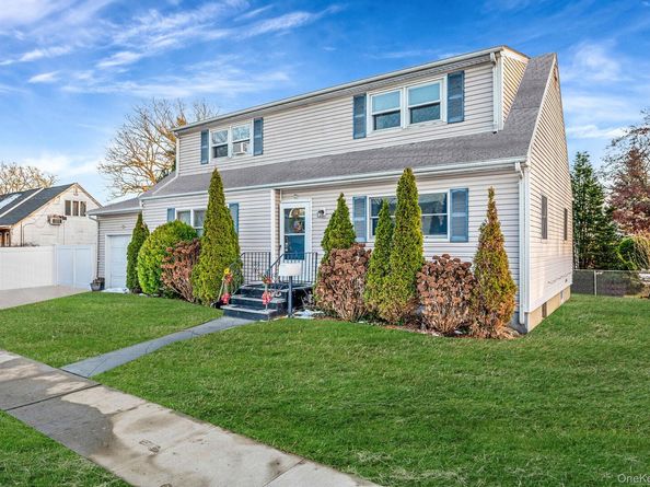 15 Macon Street, Lindenhurst NY 11757