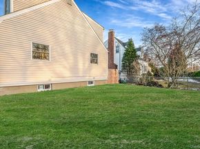 15 Macon Street, Lindenhurst NY 11757