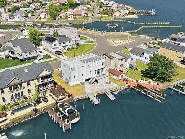 298 W Lido Promenade, Lindenhurst NY 11757