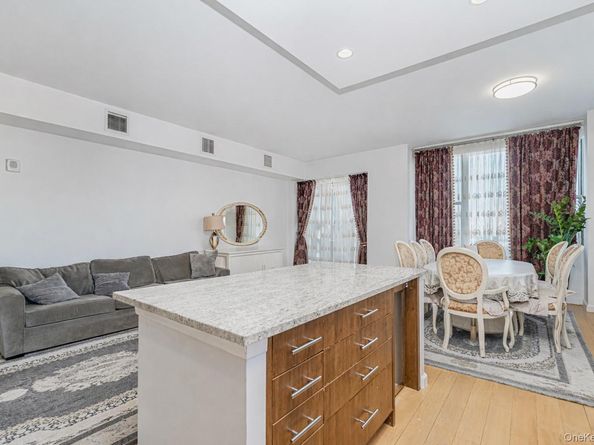 50 oceana Drive W 8D, Brooklyn NY 11235