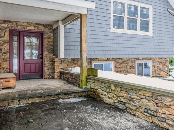 31 Valentine Road, Shoreham NY 11786