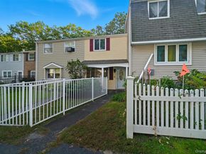 24 Wooded Way, Calverton NY 11933