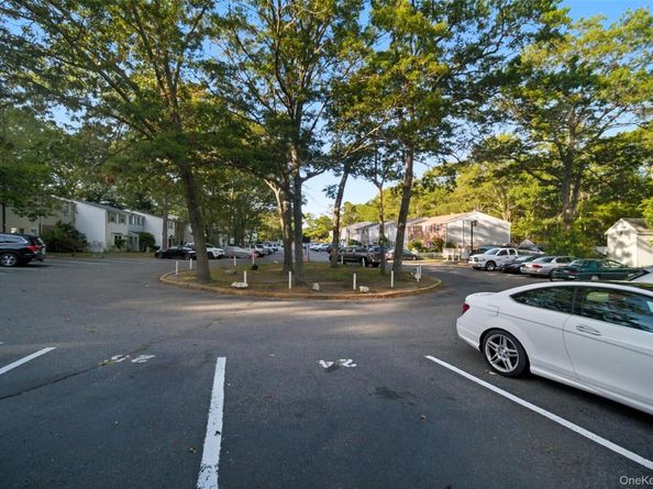 24 Wooded Way, Calverton NY 11933