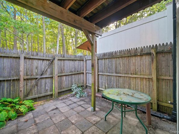 24 Wooded Way, Calverton NY 11933