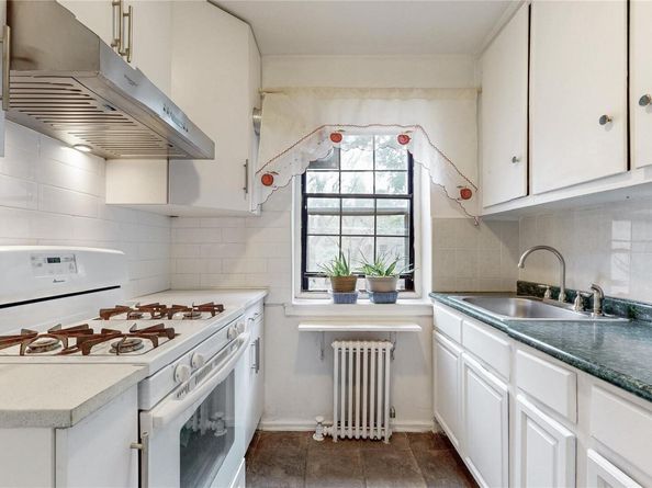 144-30 78th Road 3G, Flushing NY 11367