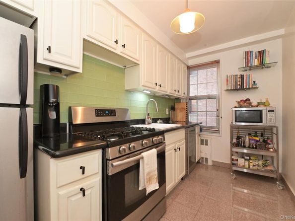 139-09 84th Drive 306, Briarwood NY 11435