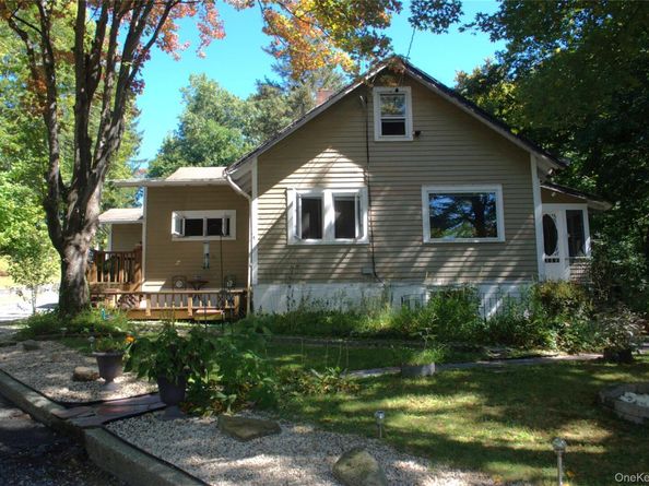 1824 Seabury Place, Peekskill NY 10566